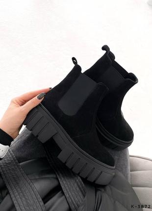Натуральные замшевые демисезонные и зимние черные ботинки - челси на тракторной подошве5 фото