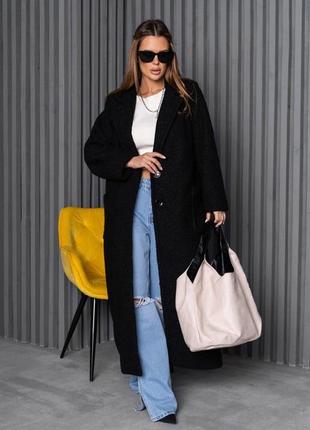 Чорне пальто з букле з кишенями