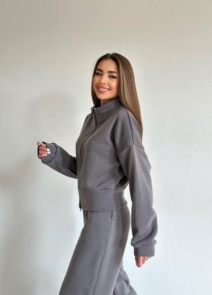 Спортивний костюм на флісі кофта вільного крою на блискавці комір стійка широкі штани джогери комплект теплий чорний сірий бежевий рожевий4 фото