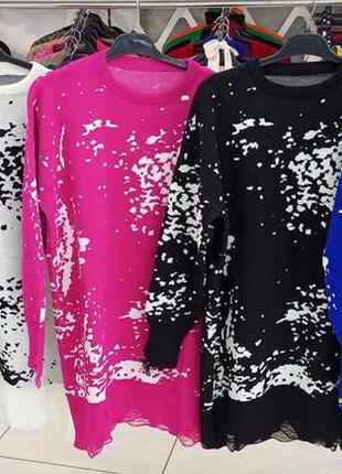 Трендовий оверсайз светр туніка подовжений вільного крою з плямами плаття стильний чорний білий бежевий рожевий теплий10 фото