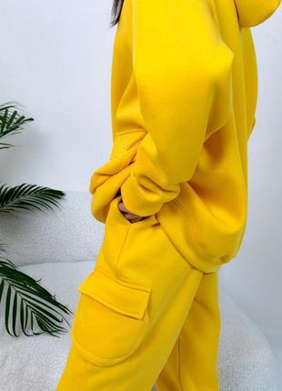 ‼️не кошлатиться‼️яркий теплый костюм на флисе, костюм с накладными карманами на осень с капюшоном3 фото