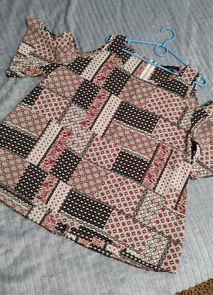 Блуза з відкритими плечима