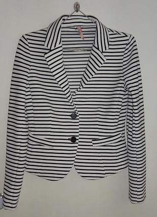 Приталенный женский пиджак