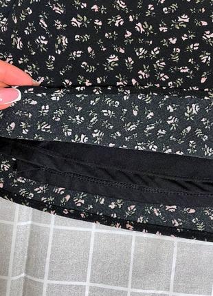 Черная цветочная короткая юбка8 фото