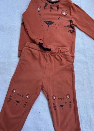 Продам костюмчик 92см