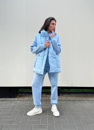 Теплый костюм тройка не кашлатится жилетка безрукавка худи толстовка кенгуру с капюшоном брюки штаны джоггеры на резинке черный малина оливка голубой