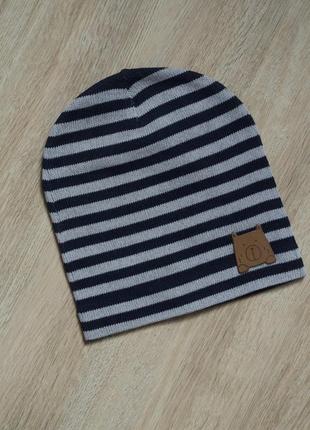 Нова якісна легка шапка в лінію на хлопчика
