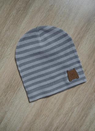 Трикотажна шапка з медведиком