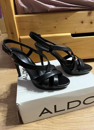 Кожаные босоножки на каблуке aldo1 фото