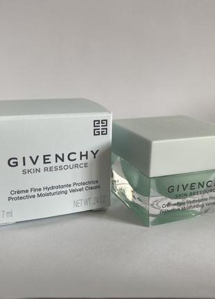 Крем для обличчя легкої консистенції givenchy ressource velvet moisturizing cream