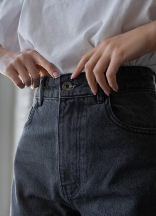 Серые джинсы прямого кроя3 фото