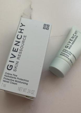 Крем для обличчя легкої консистенції givenchy ressource velvet moisturizing cream