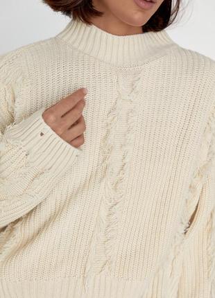Жіночий светр з рваним ефектом і бахромою4 фото