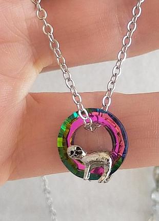 Нежный кулон ленивец на радужном круге