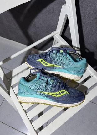 Жіночі бігові кросівки  saucony freedom iso 22 фото