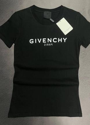 Футболка в стиле givenchy