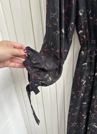 Платье черное миди в цветочный принт на запах6 фото
