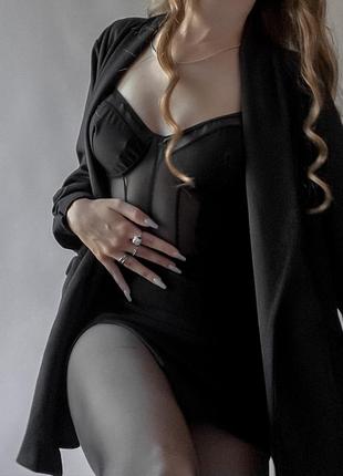 Базовий чорний піджак із драпіровкою на рукавах3 фото