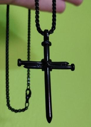 Кулон крест из гвоздей черный на цепочке9 фото