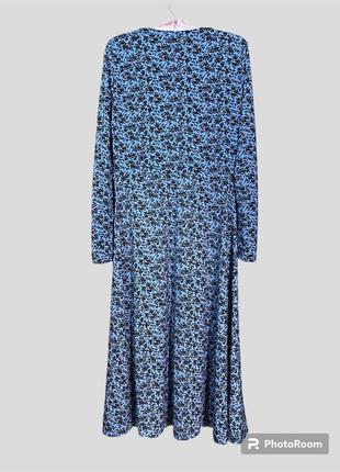 Повседневное платье mango lichi dress medium blue, трикотажное платье в цветочный принт, длина меди10 фото