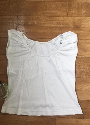 Легкая белая футболка. хлопковая белая футболка. легкая футболка. базовая футболка.