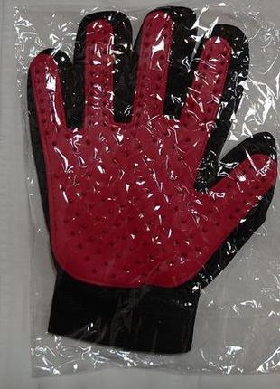 Рукавичка для вичісування шерсті тварин, масаж (для котів та собак), червона права