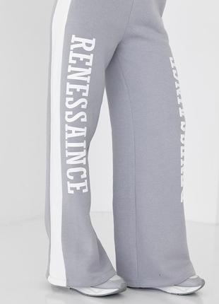 Теплые трикотажные штаны с лампасами и надписью renes saince - светло-серый цвет, l (есть размеры)4 фото