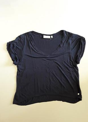 Фірмова футболка