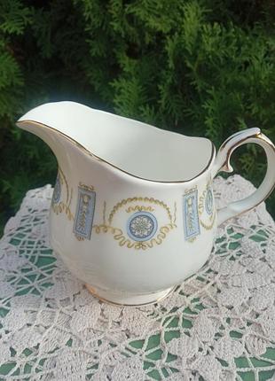 Продам английский фарфоровый молочник в новом состоянии