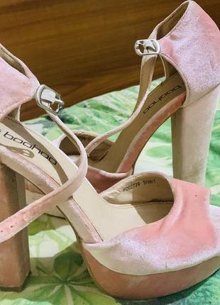 Розовые бархатные туфли
