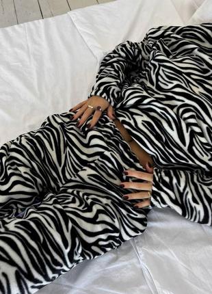 Жіночий флісовий костюм у карту для дому тепла домашня піжама, двійка кофта з капюшоном і штани принт зебра5 фото