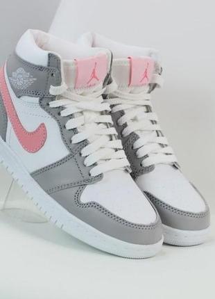 Зимние женские кроссовки nike air jordan 1 winter grey white pink (мех) 36-37-38-39-40