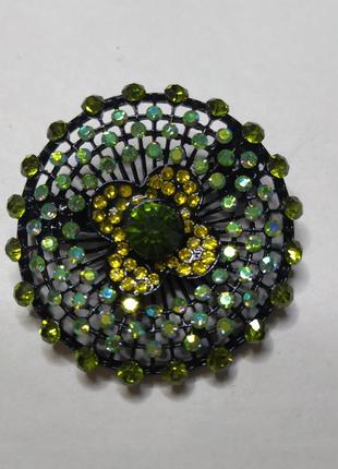 Брошь со стразами