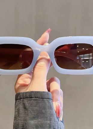 Очки с голубой оправой