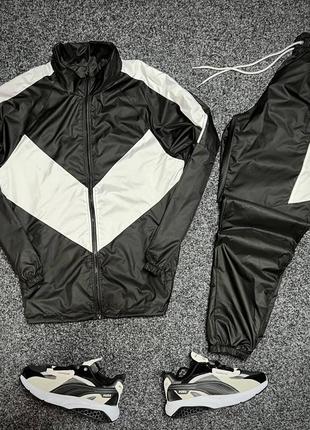 Чоловічий спортивний костюм  
без брендк