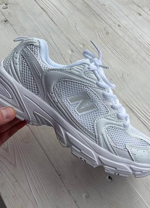 Женские белые кроссовки new balance2 фото