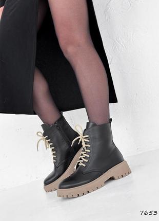 Чорні натуральні шкіряні зимові черевики на шнурках шнурівці товстій бежевій підошві зима шкіра3 фото