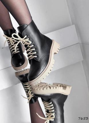 Чорні натуральні шкіряні зимові черевики на шнурках шнурівці товстій бежевій підошві зима шкіра10 фото