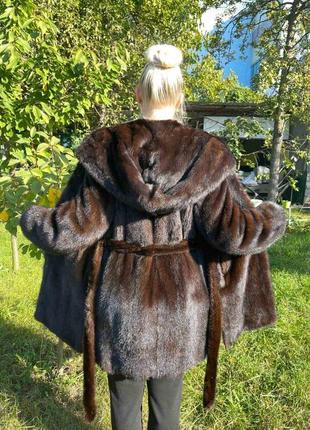 Актуальная норковая шуба с капюшоном длина миди