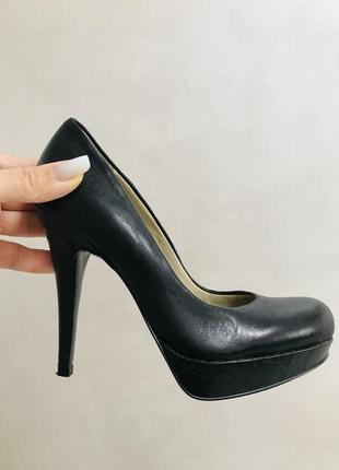 Женские брендовые туфли из натуральной кожи в 36 размере2 фото
