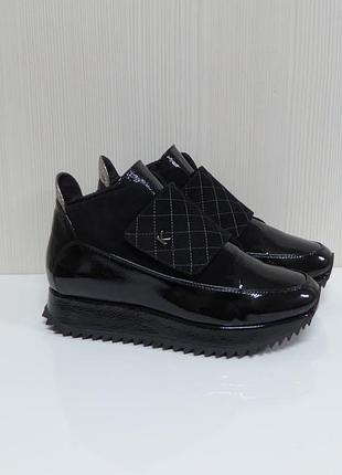 Кросівки фірми kelton італія