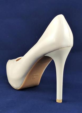 Женские белые туфли на каблуке шпильке лаковые модельные (размеры: 37,38,39,40)7 фото