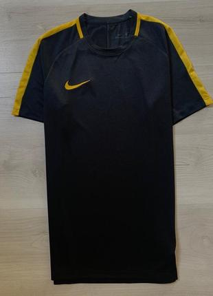 Футболка nike dri fit