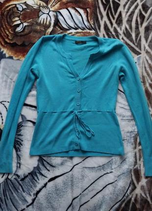 Нежно-голубой женский свитер