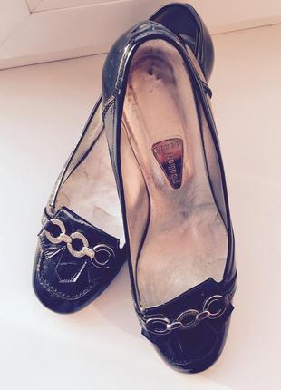 Туфли ,италия,на небольшом устойчивом каблуке на широкую ножку2 фото