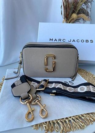 Сумочка темно-бежева жіноча шкіряна marc jacobs, сумка шкіряна марк джейкобс через плече жіноча