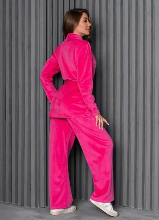 Розовая велюровая пижама с поясом3 фото