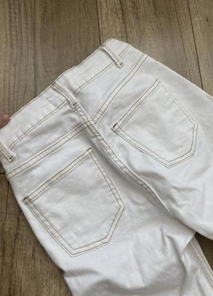 Белые, молочные джинсы5 фото