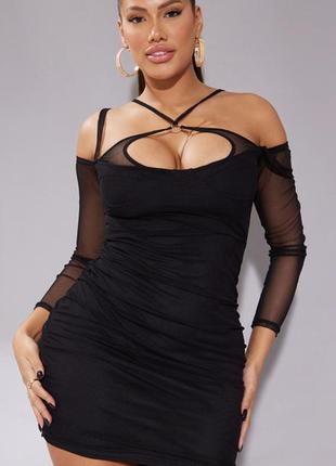 Чёрное платье в сетку с открытыми плечами4 фото