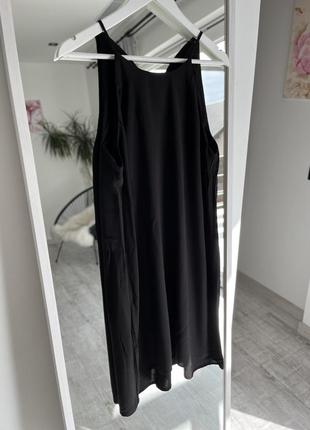Черное платье без рукавов mohito
